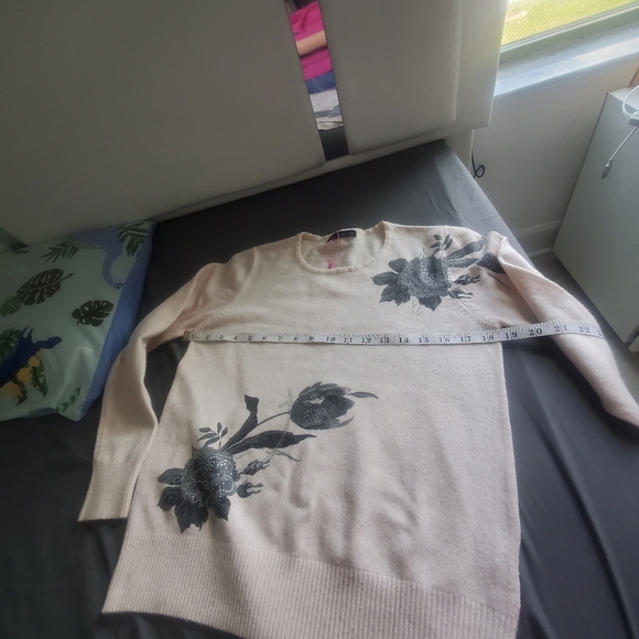 Elegant Beige Floral Sweater - Soft Knit with Black Flower Print for women - Picture 5 of 7